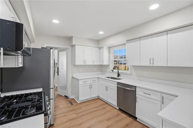 3604 Goshawk CT, Portsmouth, VA 23703