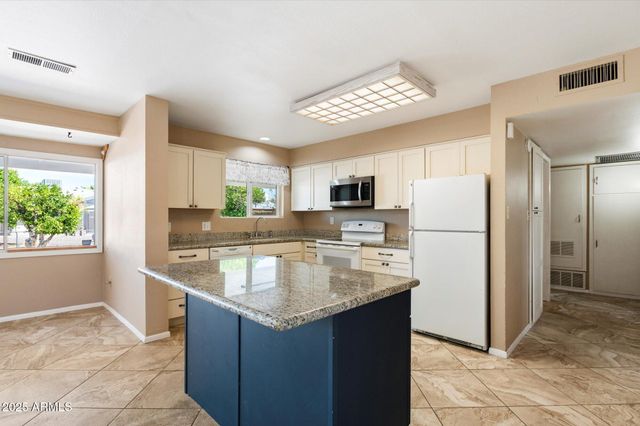 10638 W ALABAMA Avenue, Sun City, AZ 85351