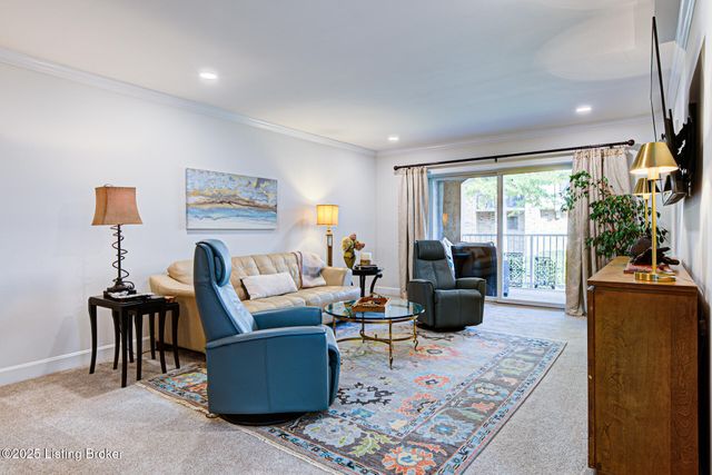 5701 Coach Gate Wynde APT 58B, Louisville, KY 40207