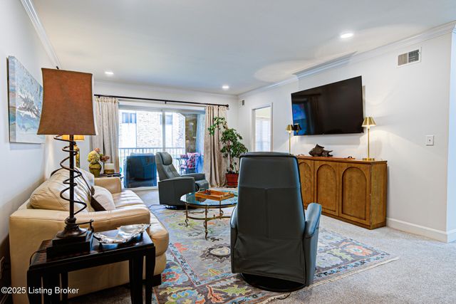 5701 Coach Gate Wynde APT 58B, Louisville, KY 40207