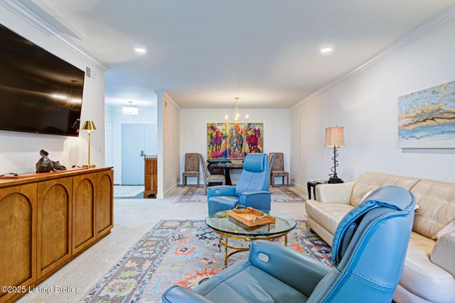 5701 Coach Gate Wynde APT 58B, Louisville, KY 40207