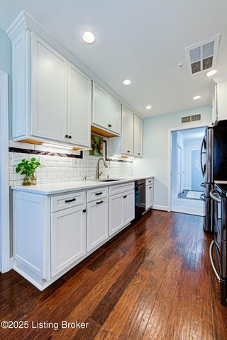 5701 Coach Gate Wynde APT 58B, Louisville, KY 40207