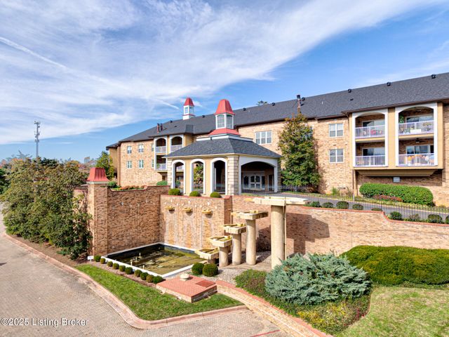 5701 Coach Gate Wynde APT 58B, Louisville, KY 40207