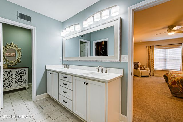 5701 Coach Gate Wynde APT 58B, Louisville, KY 40207