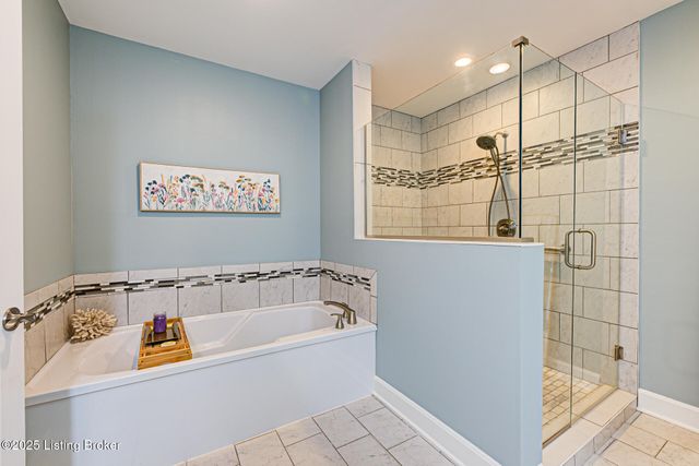 5701 Coach Gate Wynde APT 58B, Louisville, KY 40207