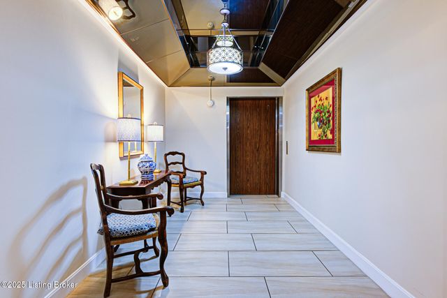 5701 Coach Gate Wynde APT 58B, Louisville, KY 40207