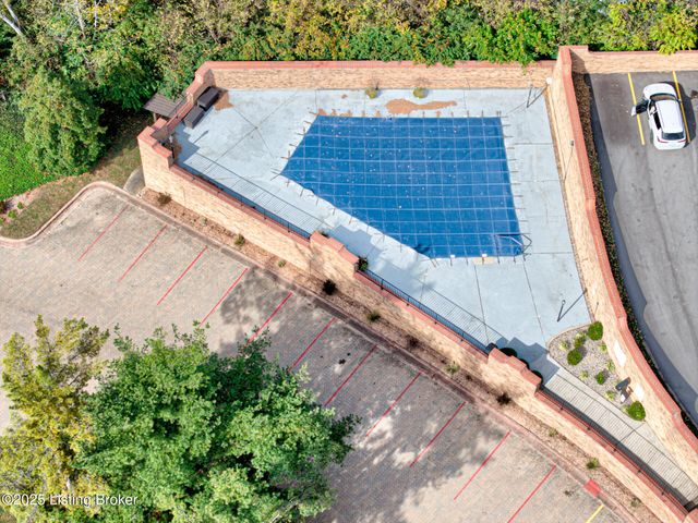 5701 Coach Gate Wynde APT 58B, Louisville, KY 40207