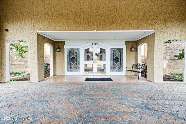 5701 Coach Gate Wynde APT 58B, Louisville, KY 40207