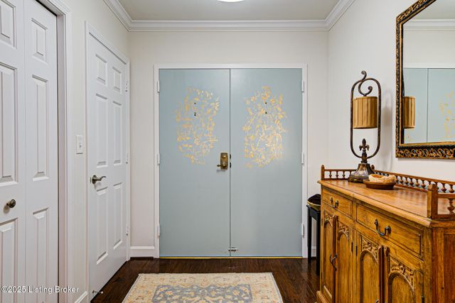 5701 Coach Gate Wynde APT 58B, Louisville, KY 40207