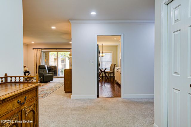 5701 Coach Gate Wynde APT 58B, Louisville, KY 40207