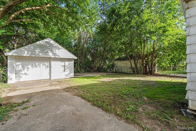 18230 Mansfield Street, Detroit, MI 48235