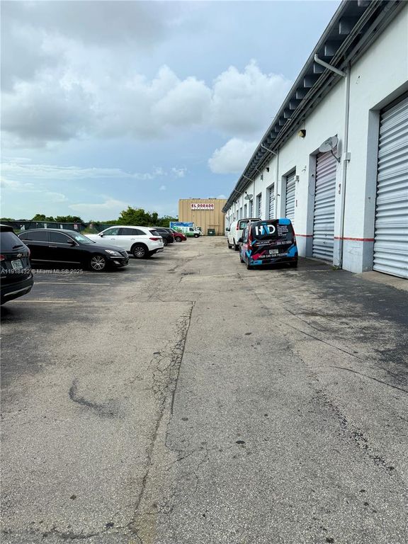 7311 NW 12th St 3, Miami, FL 33126