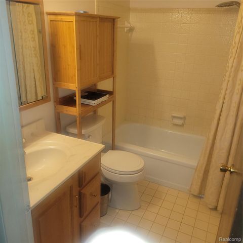 25191 Greenbrooke Drive, Southfield, MI 48033