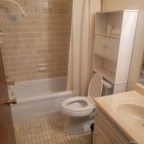 25191 Greenbrooke Drive, Southfield, MI 48033