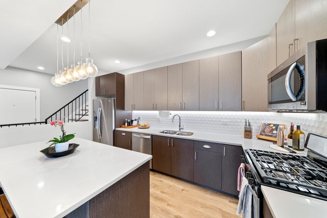 2304 W Jackson Boulevard 1E, Chicago, IL 60612