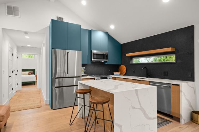 2416 E 10th ST, Austin, TX 78702