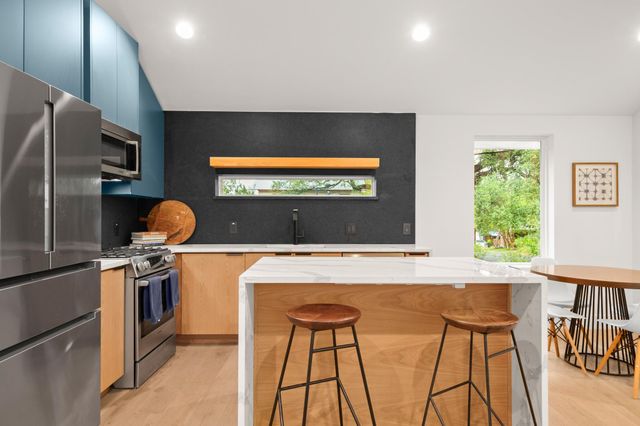 2416 E 10th ST, Austin, TX 78702