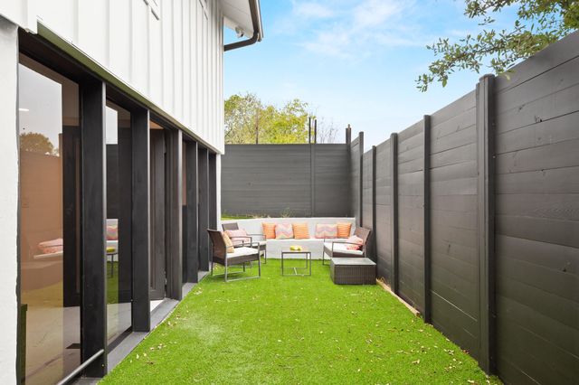 2416 E 10th ST, Austin, TX 78702