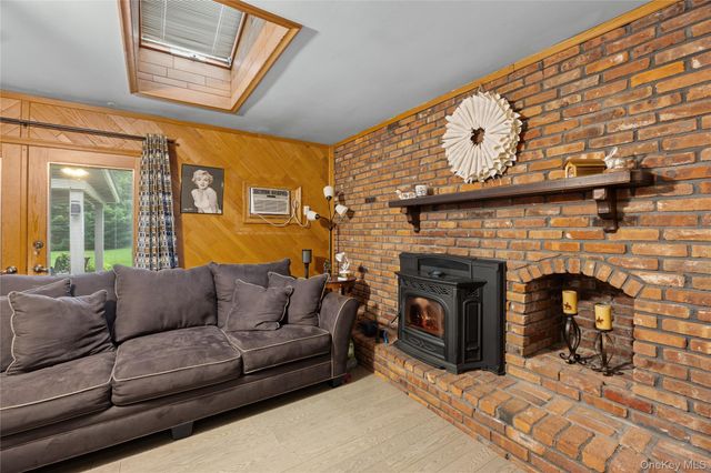 138 Main Avenue, Lake Grove, NY 11755