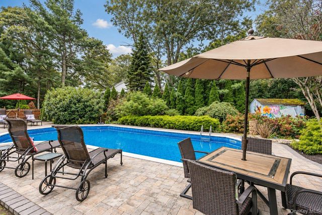 138 Main Avenue, Lake Grove, NY 11755