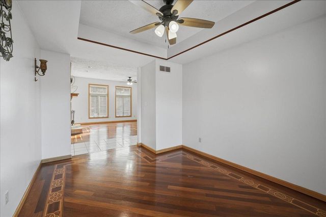 320 Kenbridge Court, Valparaiso, IN 46385