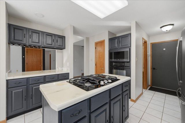 320 Kenbridge Court, Valparaiso, IN 46385