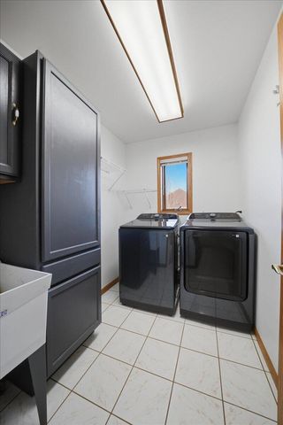 320 Kenbridge Court, Valparaiso, IN 46385