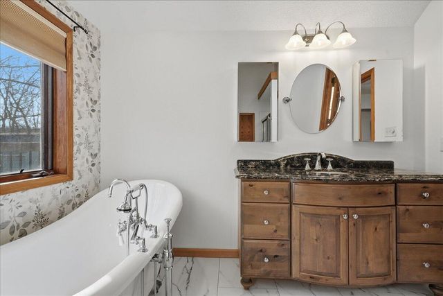 320 Kenbridge Court, Valparaiso, IN 46385