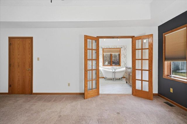 320 Kenbridge Court, Valparaiso, IN 46385