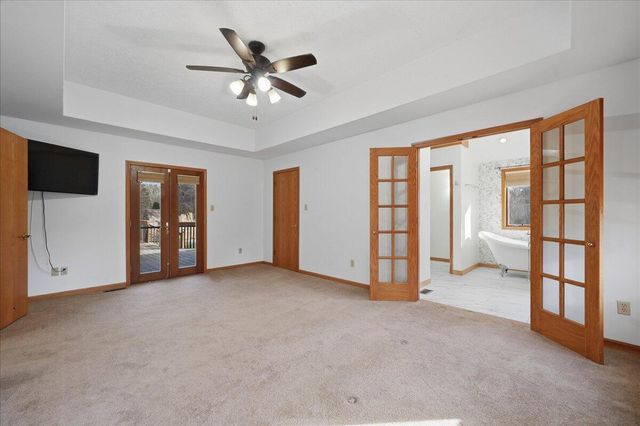 320 Kenbridge Court, Valparaiso, IN 46385