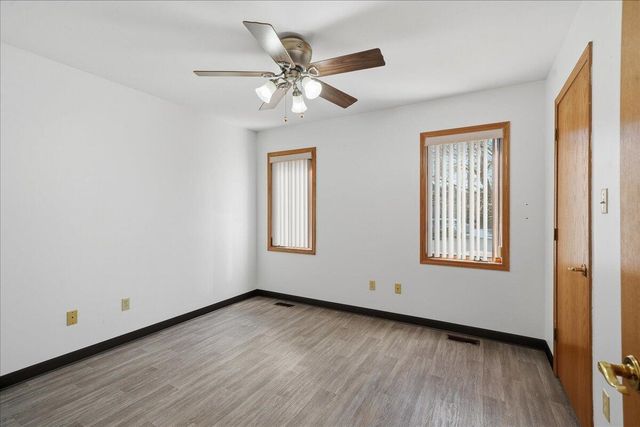 320 Kenbridge Court, Valparaiso, IN 46385