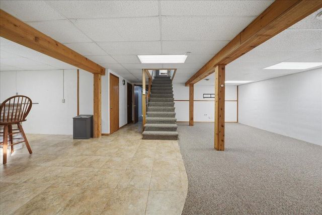 320 Kenbridge Court, Valparaiso, IN 46385