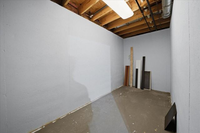 320 Kenbridge Court, Valparaiso, IN 46385