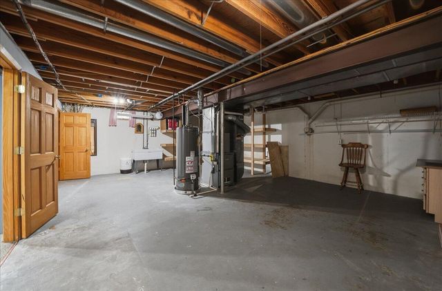 320 Kenbridge Court, Valparaiso, IN 46385