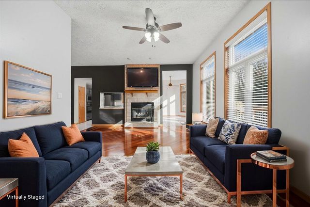 320 Kenbridge Court, Valparaiso, IN 46385