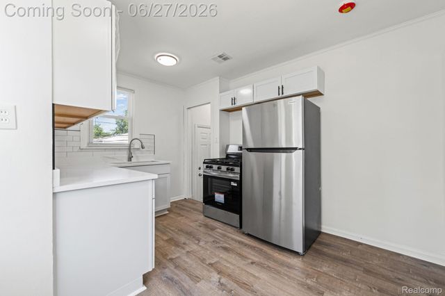 6556 Pelham Road, Taylor, MI 48180