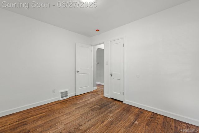 6556 Pelham Road, Taylor, MI 48180