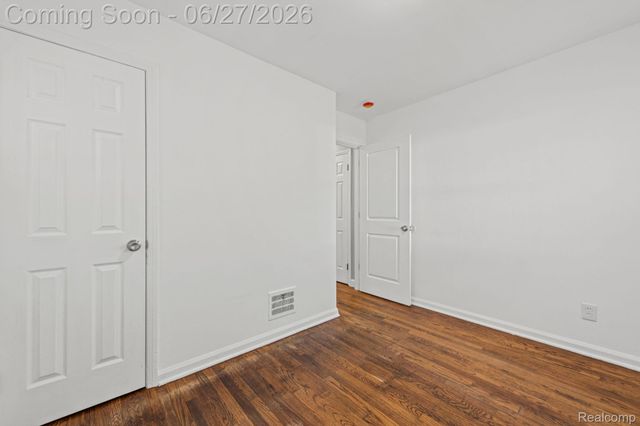 6556 Pelham Road, Taylor, MI 48180