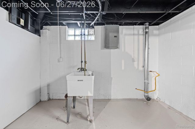 6556 Pelham Road, Taylor, MI 48180