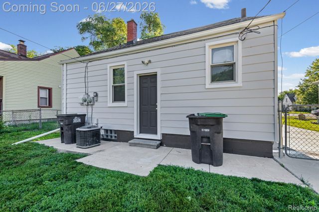 6556 Pelham Road, Taylor, MI 48180