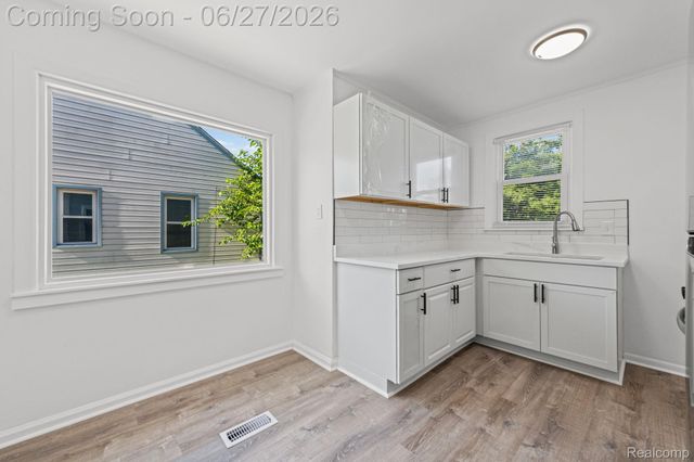 6556 Pelham Road, Taylor, MI 48180