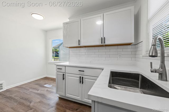 6556 Pelham Road, Taylor, MI 48180