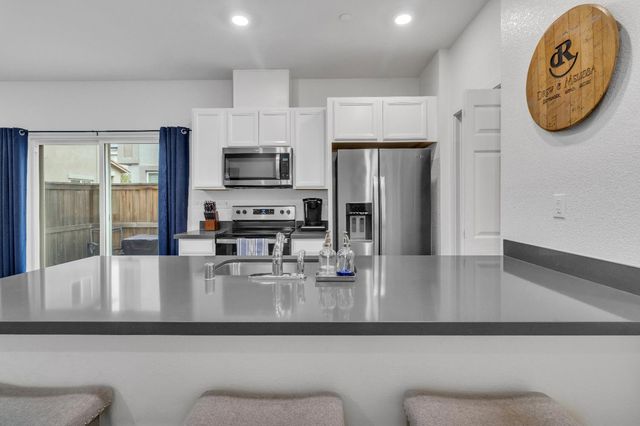 5248 Cumberland Dr, Roseville, CA 95747