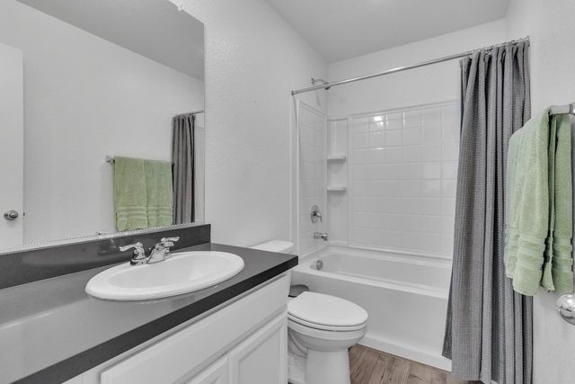 5248 Cumberland Dr, Roseville, CA 95747