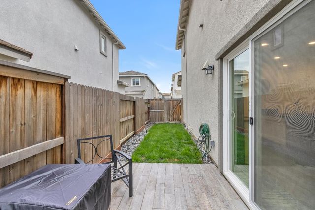 5248 Cumberland Dr, Roseville, CA 95747