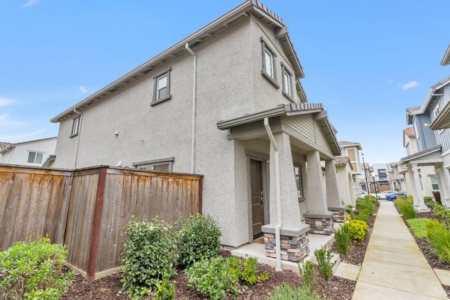 5248 Cumberland Dr, Roseville, CA 95747