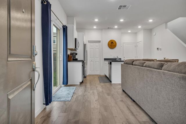 5248 Cumberland Dr, Roseville, CA 95747