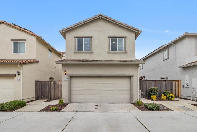 5248 Cumberland Dr, Roseville, CA 95747