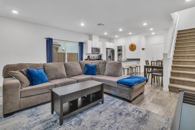 5248 Cumberland Dr, Roseville, CA 95747