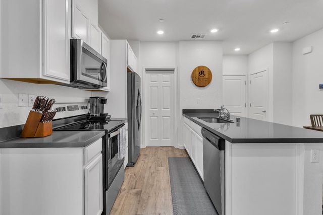 5248 Cumberland Dr, Roseville, CA 95747